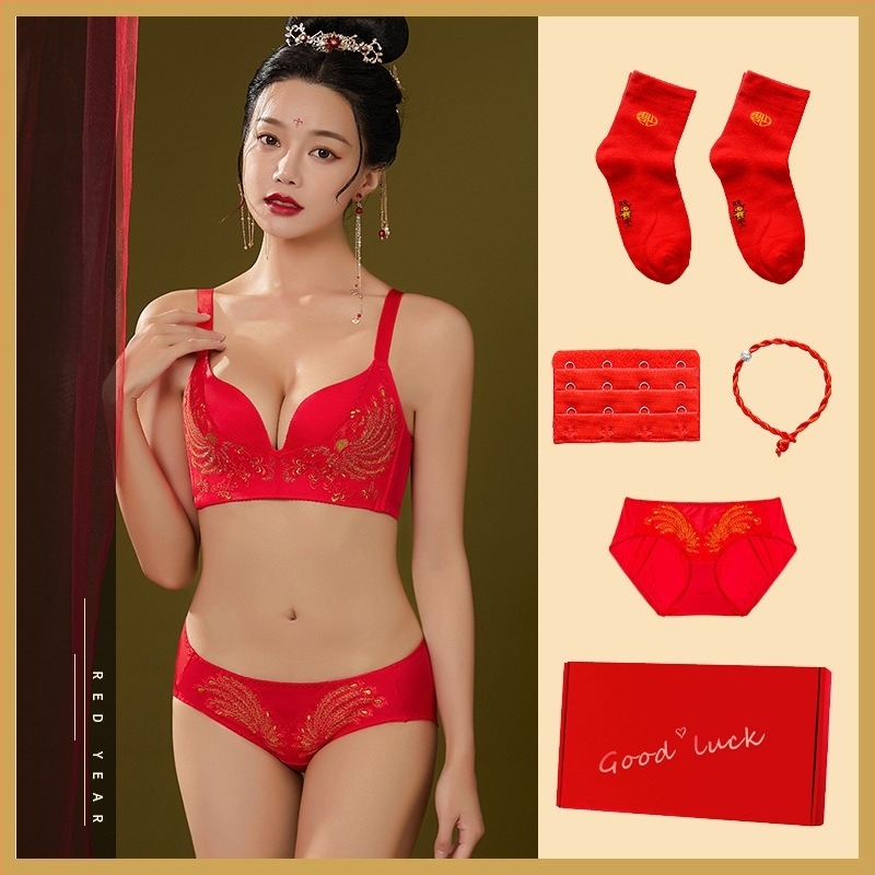 Set de sutiene cu dantelă brodată, cupă 3/4, fără arcuri metalice, cupă modelată cu partea superioară subțire și partea inferioară mai groasă, material principal nylon, căptușeală spandex, închidere la spate cu patru rânduri de cârlige