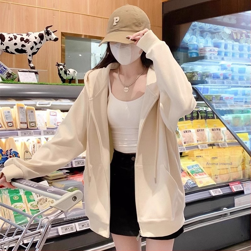 Jachetă cu glugă și fermoar, croială lejeră, amestec bumbac-poliester (50–70% bumbac, 30–50% poliester), greutate medie, toamnă 2024