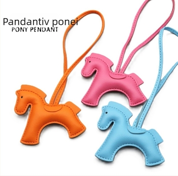 Pandantiv din piele PU cu cal — handmade, model cal, stil pentru genți și mașini, Primăvara 2025