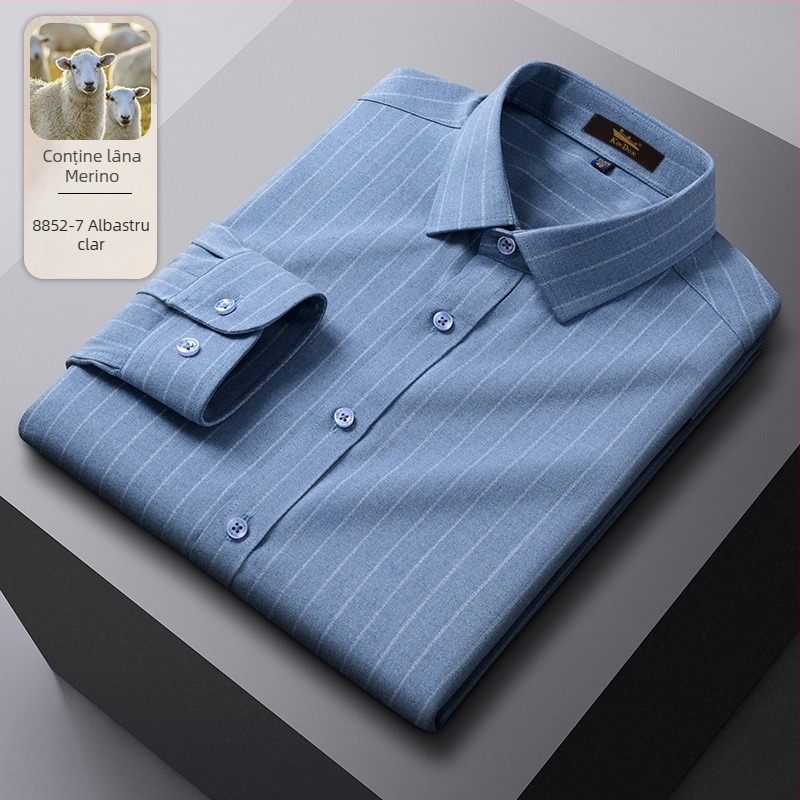 Cămașă din lână, în dungi, guler ascuțit, mâneci lungi, croială lejeră.