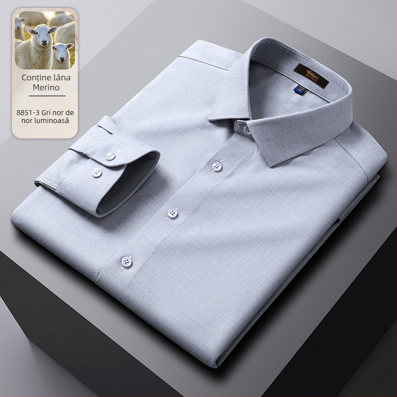 Cămașă din lână, în dungi, guler ascuțit, mâneci lungi, croială lejeră.