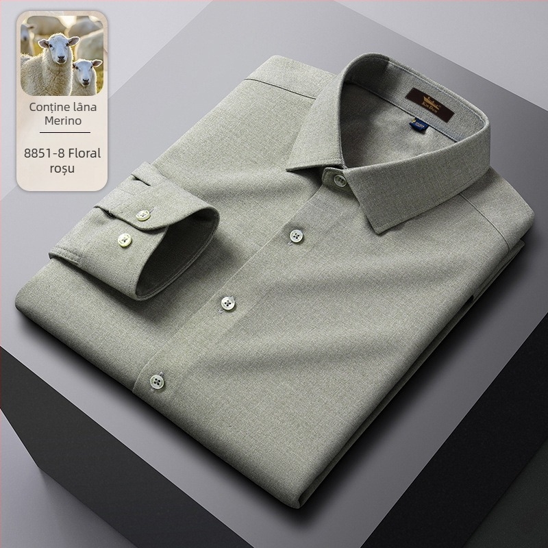 Cămașă din lână, în dungi, guler ascuțit, mâneci lungi, croială lejeră.