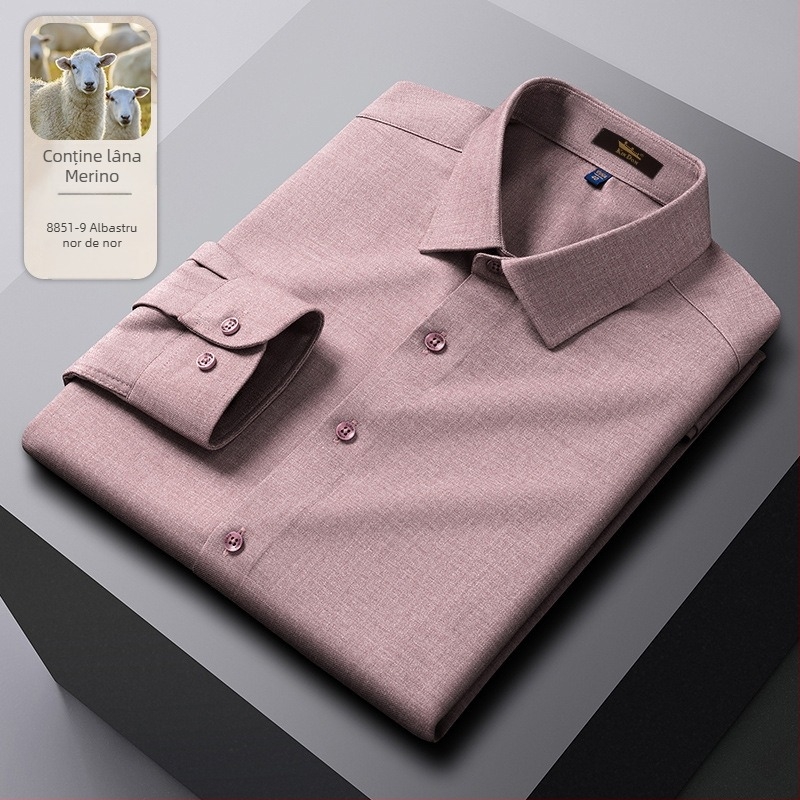 Cămașă din lână, în dungi, guler ascuțit, mâneci lungi, croială lejeră.