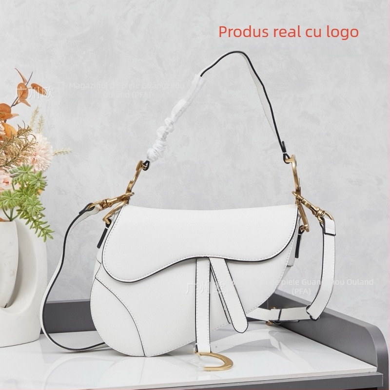 Saddle bag din piele naturală, broderie, închidere cu șnur și cataramă, interior laminat cu fermoar