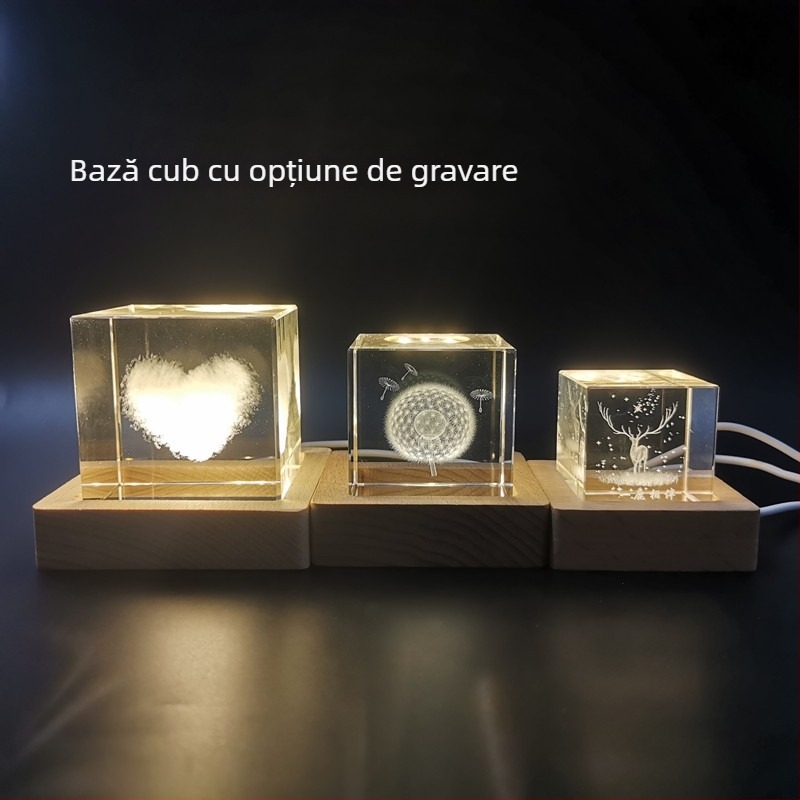 Cub de cristal cu bază din lemn — obiect decorativ cu LED, suport de lampă din lemn, lumină caldă
