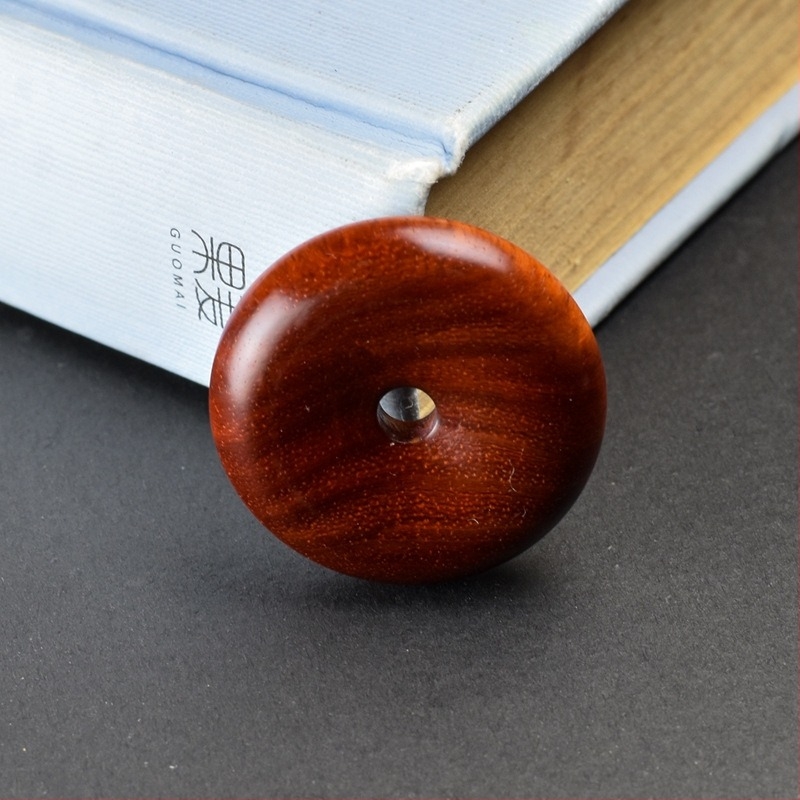 Pandantiv circular Ping An și breloc, în formă de inel-bagel, din santal și palisandru, dimensiuni 3 cm, 39 mm, 48 mm