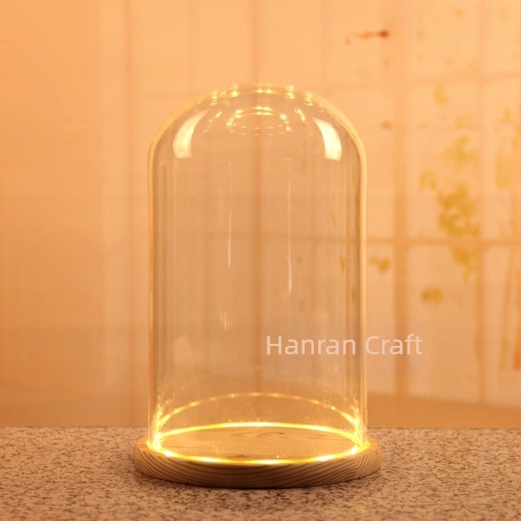 Figură din sticlă borosilicată înaltă, cu capac de sticlă pentru praf și bază decorativă iluminată cu LED – design creativ