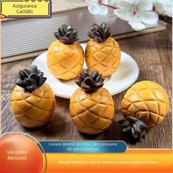 Ananas din lemn natural, sculptat manual – ornament decorativ pentru birou