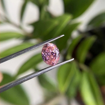Fața inelului din zircon cu tăiere lotus roz-piersică, piatră nudă, 100 de fețe, tăiere în stil cuib de pasăre, formă ovală