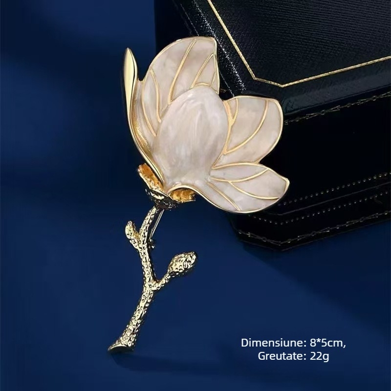 Broșă Magnolia vintage – elegantă, accesoriu de înaltă calitate cu floare albă de magnolie