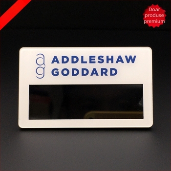 Insignă din acril cu fundal negru, nume înlocuibil, personalizabil – Addleshaw Goddard