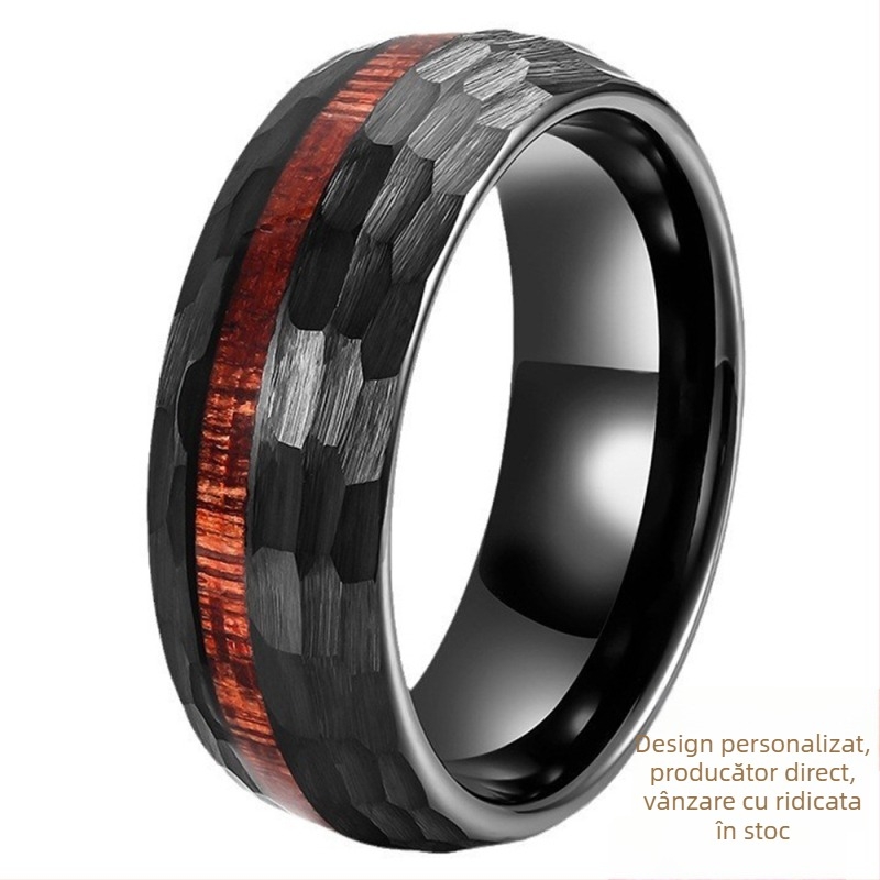 Inel minimalist din tungsten carbide, cu textură ciocănită și inserție din lemn de salcâm carbonizat, gravat, pentru bărbați