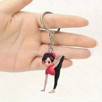 Breloc acrilic cu o fată desen animat care face fitness și yoga, pentru oglinda retrovizoare a mașinii și geantă.