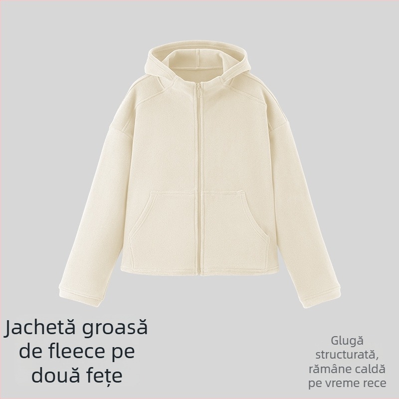 Geacă damă din fleece gros, caldă și rezistentă la vânt, croială lejeră, cu buzunare și glugă, pentru activități în aer liber casual.
