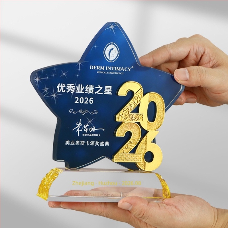Trofeu de cristal 2026, design inovator, finisaj colorat pentru aniversare și întâlnire anuală — premiu pentru un angajat de excepție, gravat