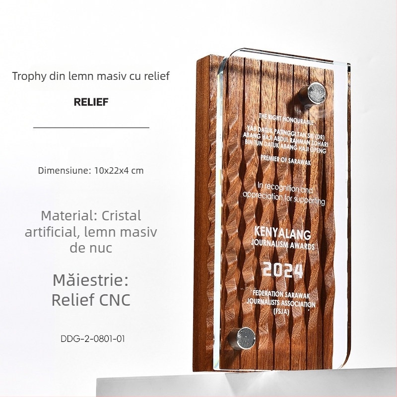 Trofeu din cristal cu bază din lemn masiv, relief gravat, personalizat pentru angajați de excepție, campioni în vânzări și premii anuale ale companiei