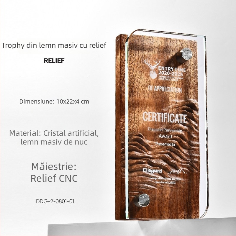 Trofeu din cristal cu bază din lemn masiv, relief gravat, personalizat pentru angajați de excepție, campioni în vânzări și premii anuale ale companiei