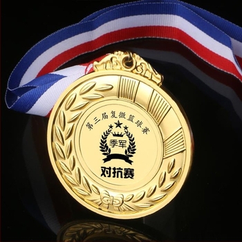Medalie metalică personalizată pentru evenimente sportive – maraton și jocuri școlare