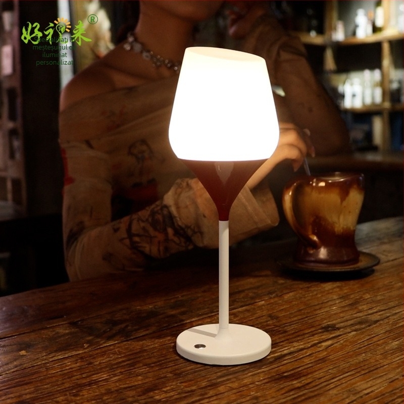 Lampă de masă nordică, creativă și reîncărcabilă, cu motiv în formă de sticlă de vin, potrivită pentru bar și dormitor, lumină ambientală roșie