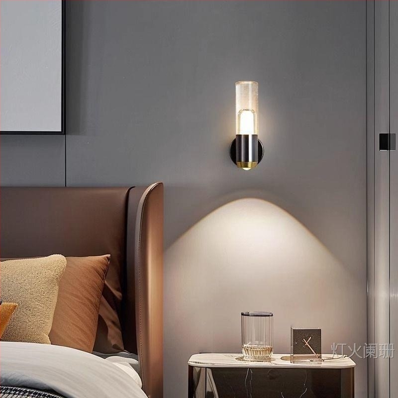 Lampa de perete pentru dormitor, stil nordic, design modern minimalist, senzație de lux, LED, corp din metal, abajur acrilic; veioză mică pentru bar și lampă de noptiere în dormitorul principal.