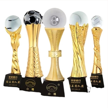 Trofeu din rășină cristal cu gravură personalizabilă pentru competiții de baschet și fotbal