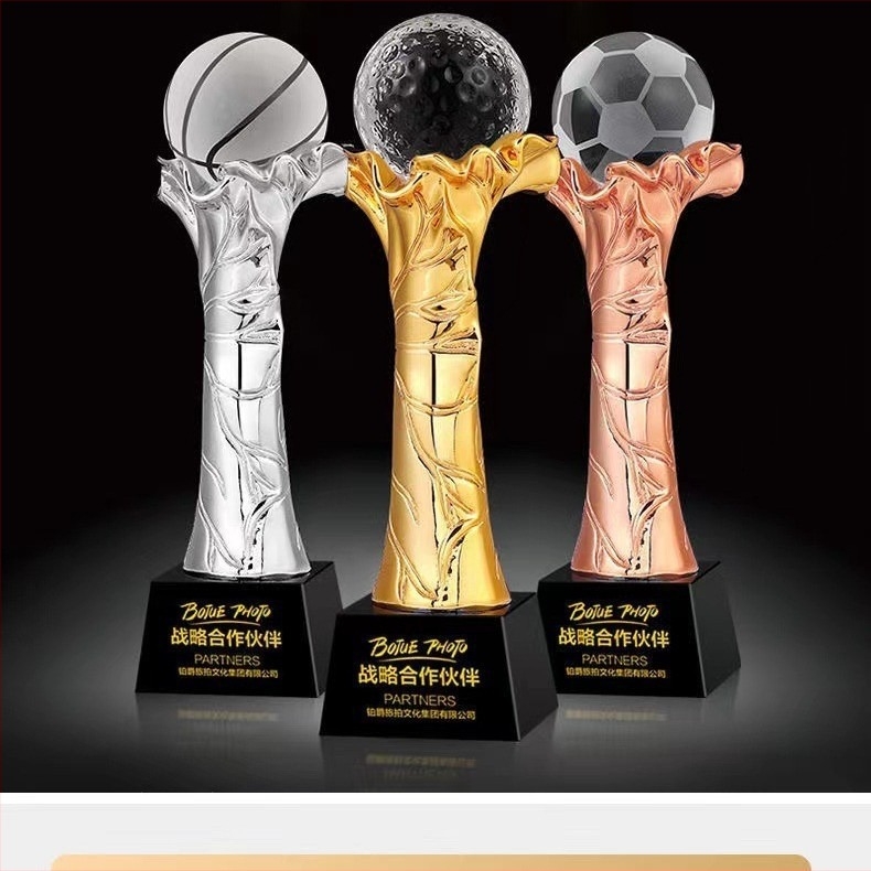 Trofeu din rășină cristal cu gravură personalizabilă pentru competiții de baschet și fotbal