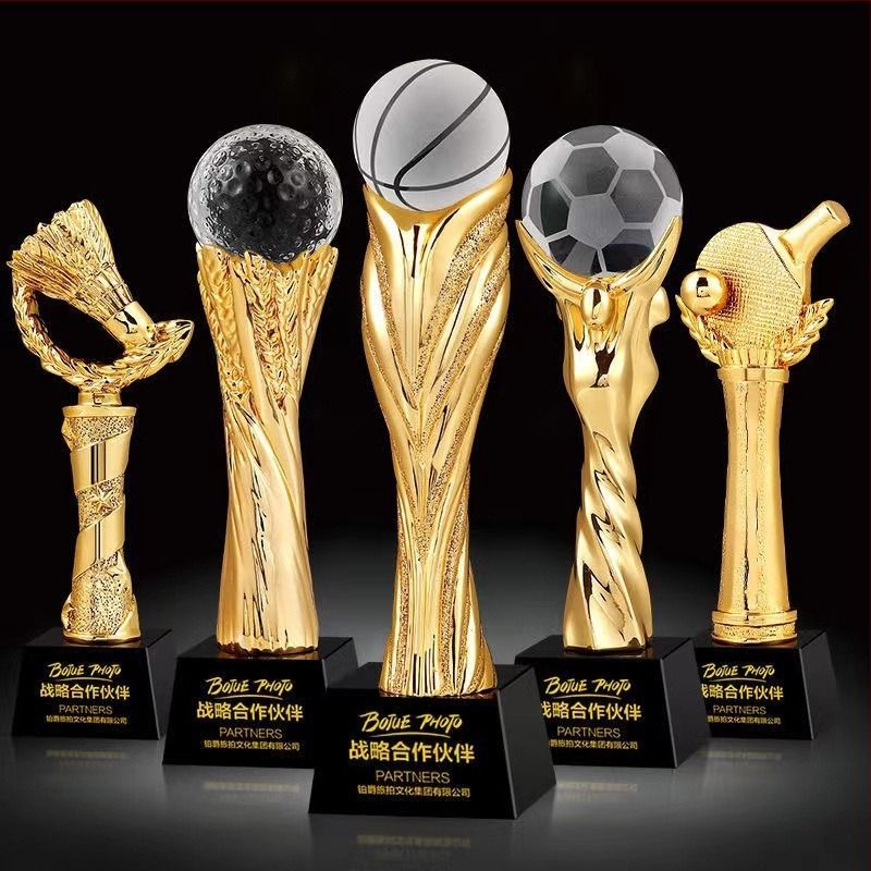 Trofeu din rășină cristal cu gravură personalizabilă pentru competiții de baschet și fotbal