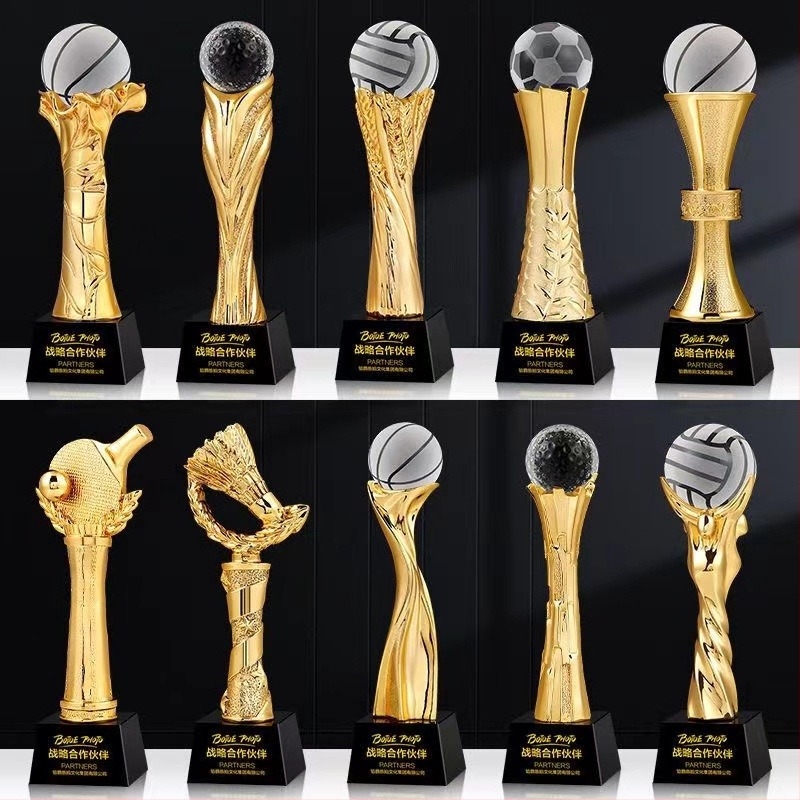 Trofeu din rășină cristal cu gravură personalizabilă pentru competiții de baschet și fotbal