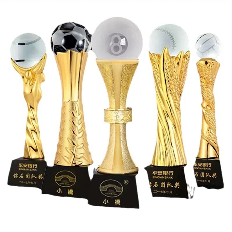 Trofeu din rășină cristal cu gravură personalizabilă pentru competiții de baschet și fotbal