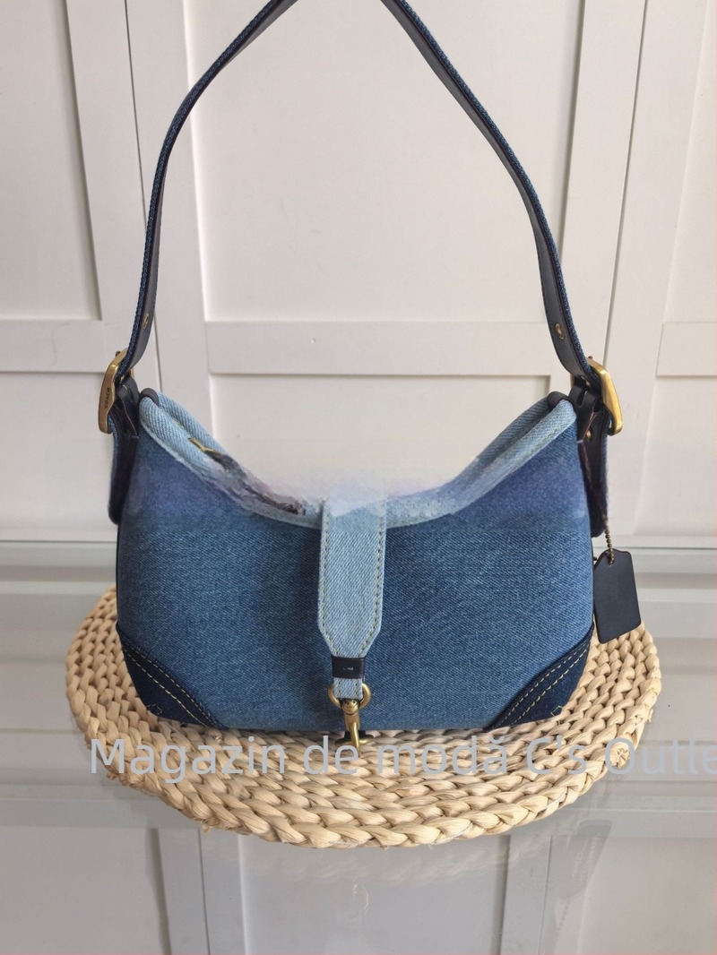 Geantă de damă tip saddle cu denim și piele, formă semilună, pentru umăr sau în mână