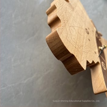 Ceas de perete în formă de fluture, lemn masiv de fag, design modern minimalist, potrivit pentru living, dormitor și camera copiilor.