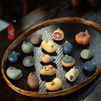 Ornament pentru ceai din argilă mov cu pulverizare de apă, mini Tea Pet creativ, jucărie pentru ceai și decor pentru masă de ceai