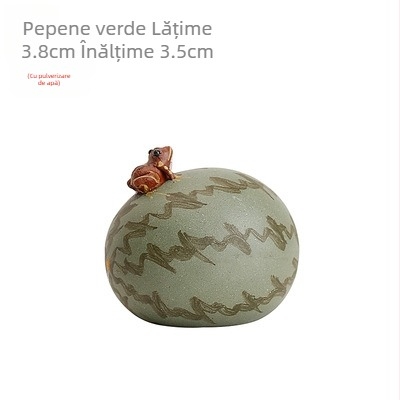 Ornament pentru ceai din argilă mov cu pulverizare de apă, mini Tea Pet creativ, jucărie pentru ceai și decor pentru masă de ceai