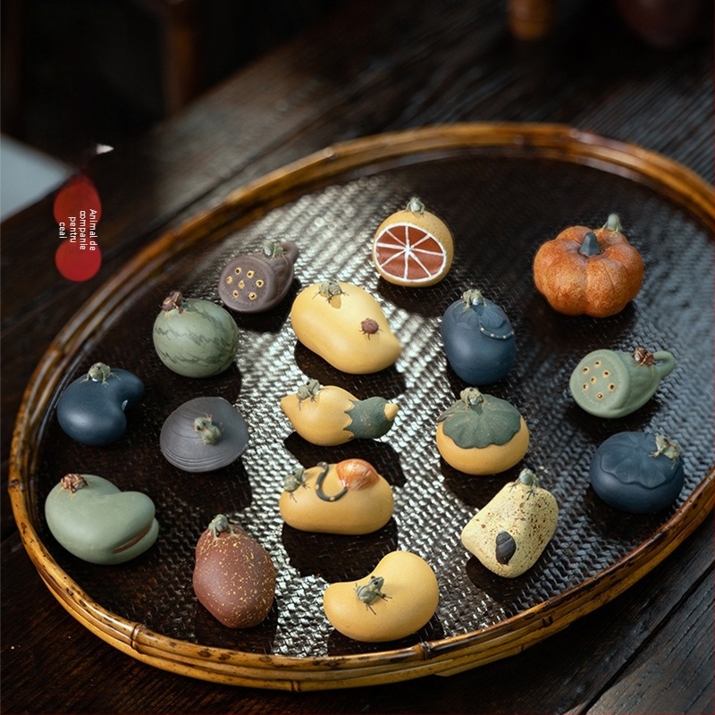 Ornament pentru ceai din argilă mov cu pulverizare de apă, mini Tea Pet creativ, jucărie pentru ceai și decor pentru masă de ceai
