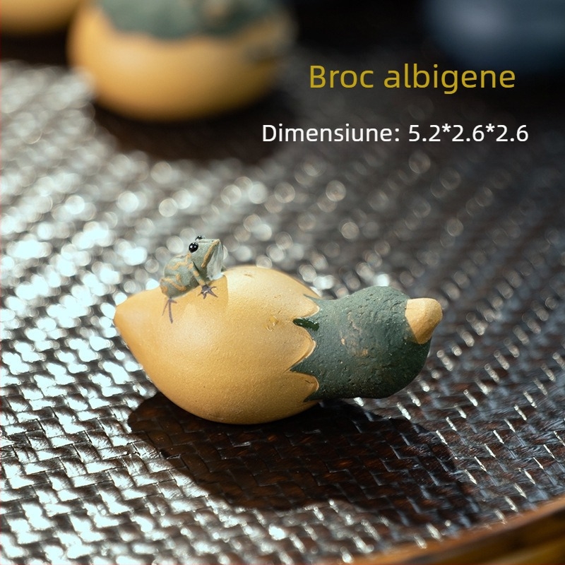 Ornament pentru ceai din argilă mov cu pulverizare de apă, mini Tea Pet creativ, jucărie pentru ceai și decor pentru masă de ceai