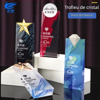 Trofeu de cristal cu medalie gravată în formă de stea cu cinci colțuri, pentru premii ale angajaților, distincții de echipă și certificate