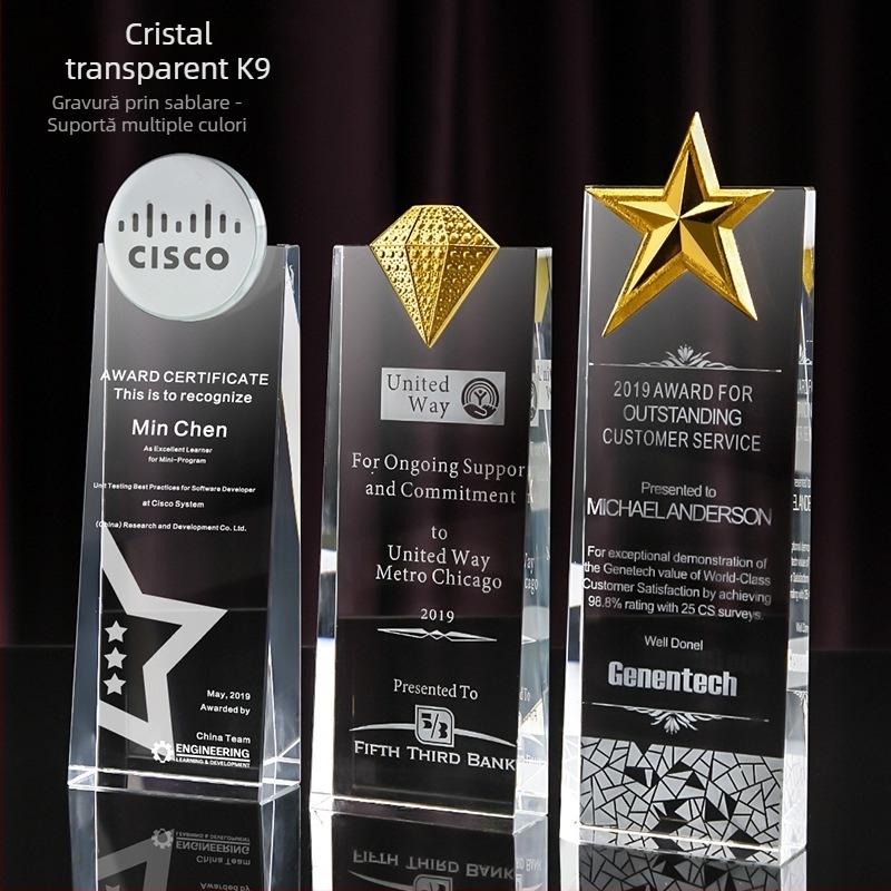 Trofeu de cristal cu medalie gravată în formă de stea cu cinci colțuri, pentru premii ale angajaților, distincții de echipă și certificate