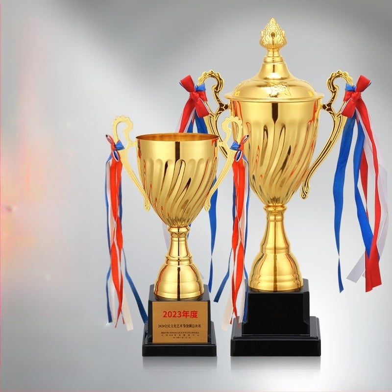 Trofee metalice personalizate pentru fotbal, baschet, dans, competiții școlare și evenimente la grădiniță, cu gravură de înaltă calitate