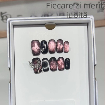 Unghii artificiale scurte, lucrate manual, cu design metalic de fluture și efect cat-eye în stil cer înstelat