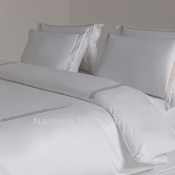 Set de lenjerie de pat brodat în stil hotel, patru piese, alb, 100% bumbac satinat