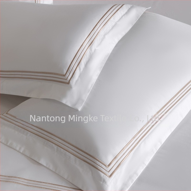 Set de lenjerie de pat brodat în stil hotel, patru piese, alb, 100% bumbac satinat