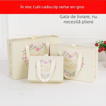 Cutie cadou cu prosoape, produse de machiaj, parfum, îngrijire a pielii, lenjerie de toamnă, șosete și bijuterii
