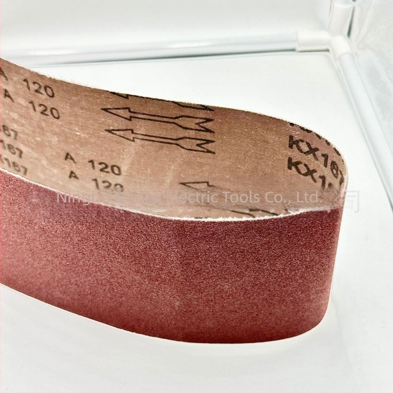 Bandă de șlefuit 915×100 mm, cu corund brun, pentru lemn, metal și piatră – bază din pânză, abraziv roșu