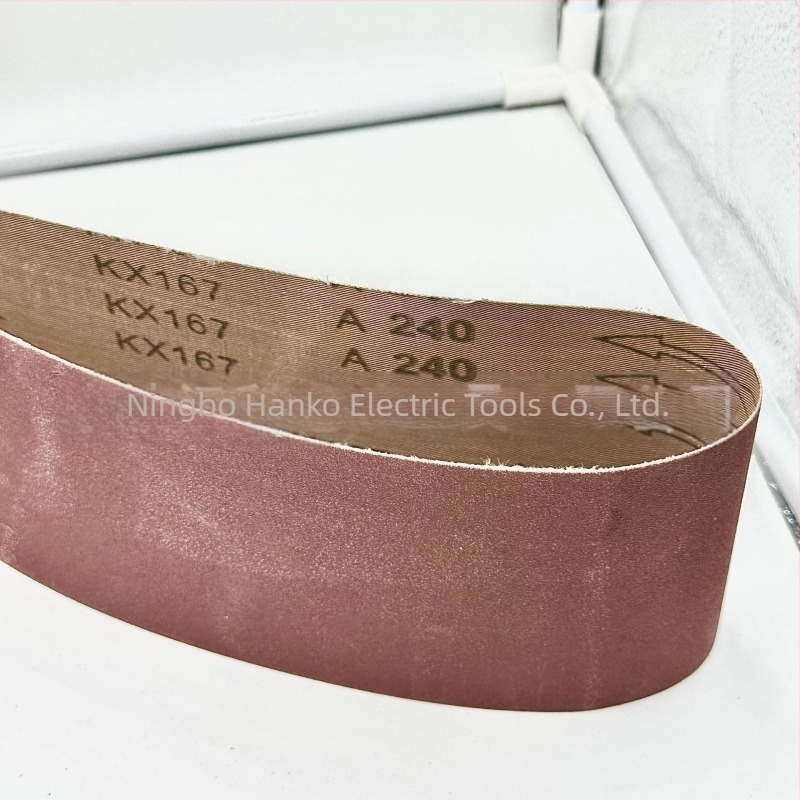 Bandă de șlefuit 915×100 mm, cu corund brun, pentru lemn, metal și piatră – bază din pânză, abraziv roșu