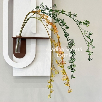 Plantă artificială verde cu fruct de trandafir și viță de sud — aranjament floral de birou în stil Wabi-Sabi Zen, cu linii atârnate