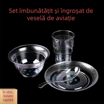Set de tacâmuri de unică folosință, patru piese: boluri, farfurii, căni și linguri, transparente, ambalate individual, de calitate alimentară.