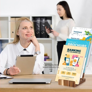 Organizator de birou din lemn, cu patru etaje, pentru carduri de vizită, reviste, cărți și fișiere.