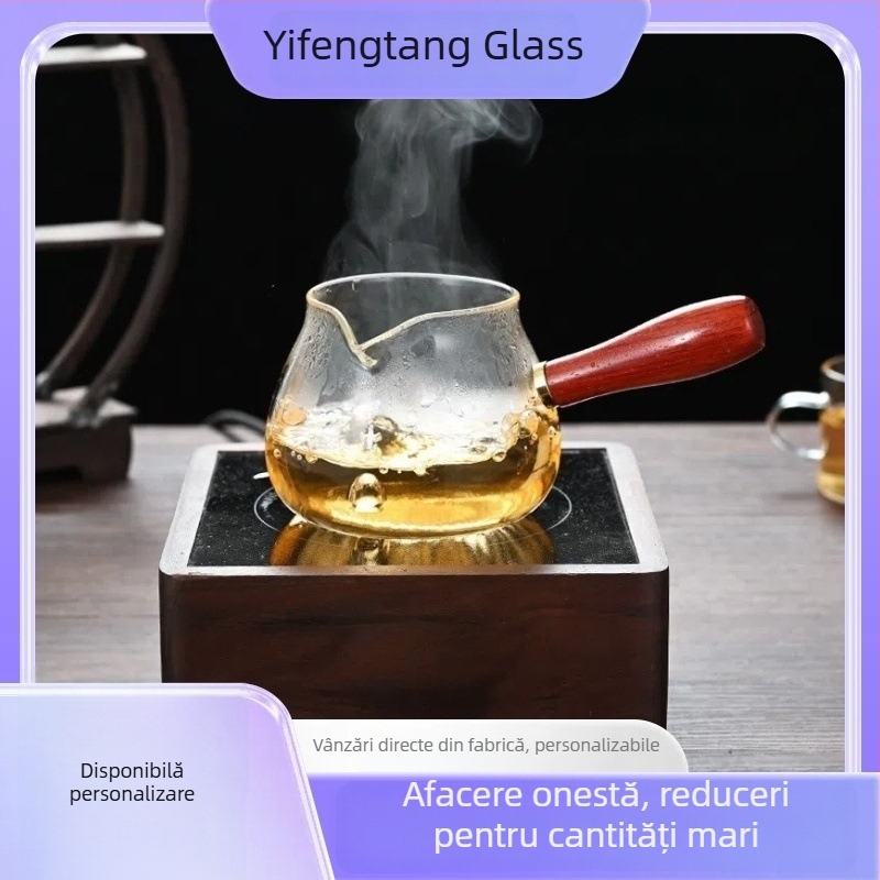 Set Gongfu pentru ceai din sticlă borosilicat rezistentă la căldură, cu mâner lateral din lemn; include cană de servire a ceaiului și ceașcă de distribuție egală.