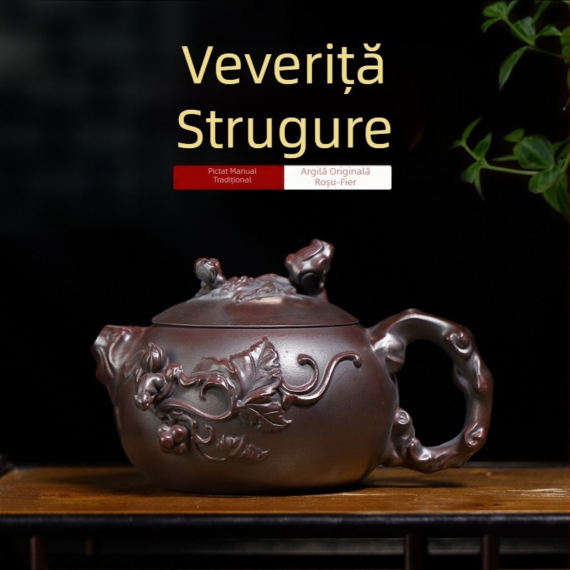Ceainic Yixing din lut purpuriu, lucrat manual, nuanțe roșu-oxid de fier, motive Xi Shi, veveriță și struguri