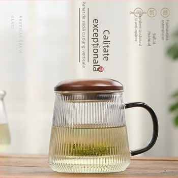 Cească de ceai din sticlă borosilicată, cu model cu dungi verticale, 400 ml, set din trei piese, capac din lemn și inserție interioară